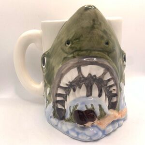 ❗️SALE❗️ Vintage Jaws 3D Shark Attack Mug Universal Studios Hollywood
